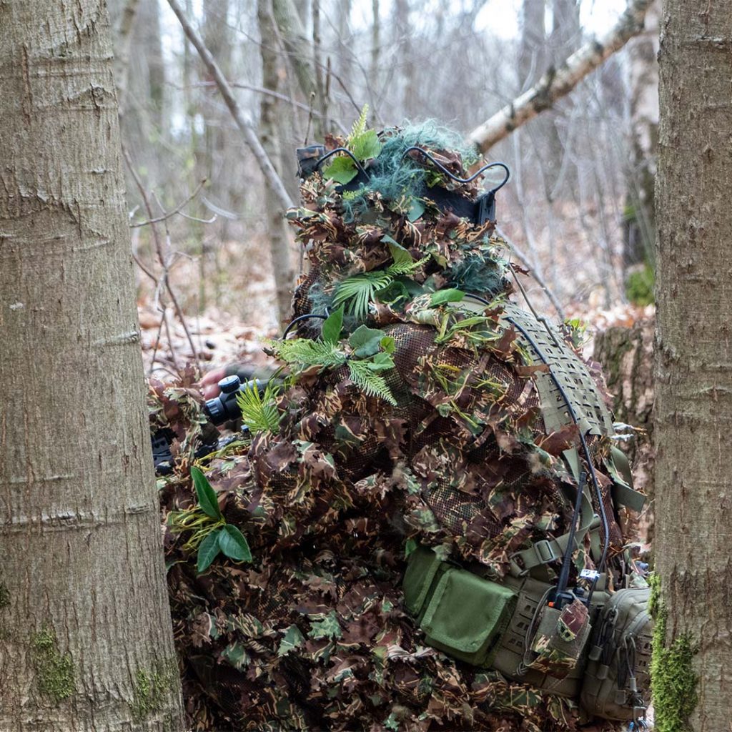 Een airsoft snipers in het bos van 3 Division Bunker Hill