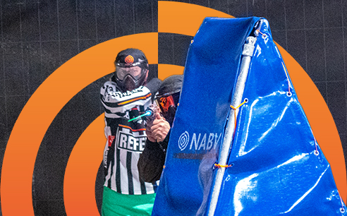 Een speedsofter en referee tijdens de Dutch Speed League
