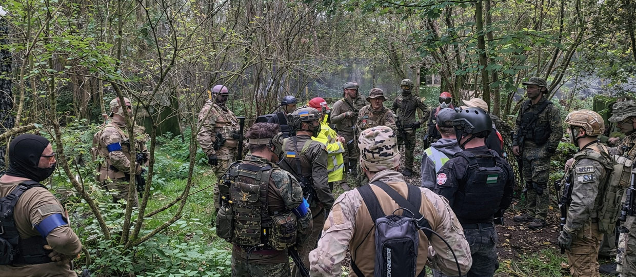 Een afbeelding van airsofters tijdens een open skirm bij Outdoor Delft